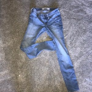 Hollister Light wash skinny jeans girls